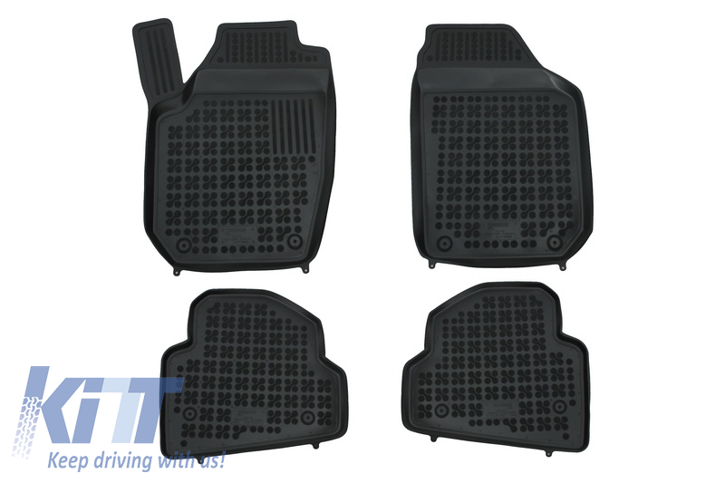 A padlószőnyeg fekete, amely alkalmas a Skoda Fabia II 03/2007-2014-re